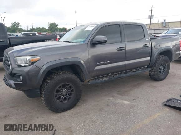 2017 Toyota Tacoma SR5 with VIN 5TFAZ5CN9HX028333, listed as a IAAI auction lot 42278300 with 138,309 mi miles and . Bid and sale history available at DreamBid. Image 17.
