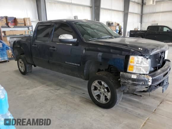 2008 Chevrolet Silverado 1500 2LT z VIN 2GCEK133881257211, wystawiony jako Copart lot #66617955 z przebiegiem 209 812 mil mil oraz Szkoda całkowita • Salvage title. Historia ofert i sprzedaży dostępna na DreamBid. Obrazek 4.