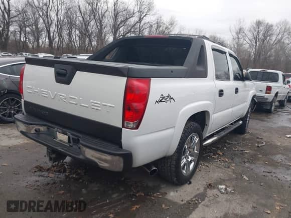 2005 Chevrolet Avalanche Z71 с VIN 3GNEK12Z65G200232, выставлен на аукционе IAAI как лот 41128043 с пробегом 173 874 миль миль и . История ставок и продаж доступна на DreamBid. Изображение 4.