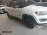 2018 Jeep Compass Trailhawk z VIN 3C4NJDDB9JT501558, wystawiony jako IAAI lot #42839010 z przebiegiem 88 554 mil mil oraz . Historia ofert i sprzedaży dostępna na DreamBid. Obrazek 1.