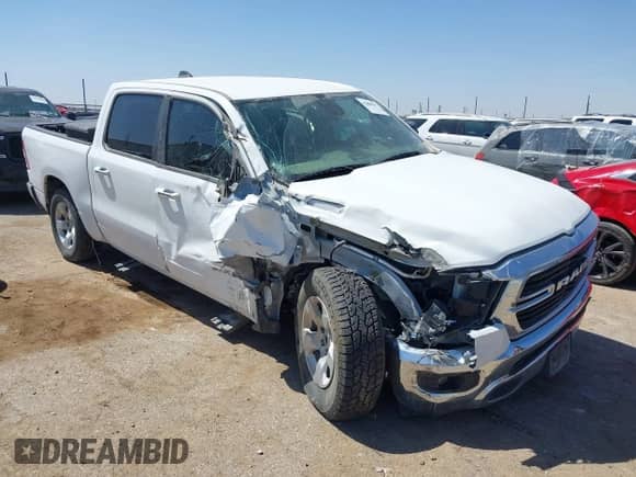 2020 Ram 1500 Big Horn z VIN 1C6RREFT7LN386295, wystawiony jako IAAI lot #41896231 z przebiegiem 90 444 mil mil oraz . Historia ofert i sprzedaży dostępna na DreamBid. Obrazek 1.