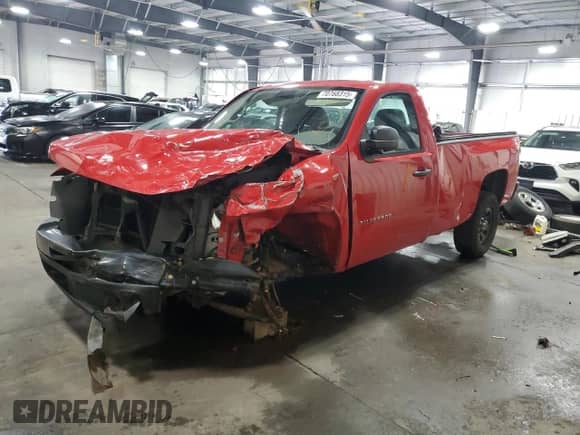 2012 Chevrolet Silverado 1500 Work Truck z VIN 1GCNKPEA4CZ100743, wystawiony jako Copart lot #70768315 z przebiegiem 183 019 mil mil oraz Szkoda całkowita • Salvage title. Historia ofert i sprzedaży dostępna na DreamBid. Obrazek 1.
