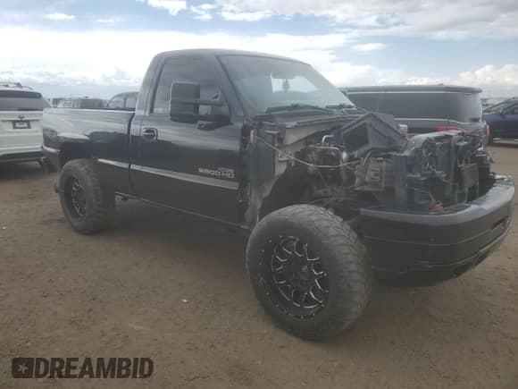 2005 Chevrolet Silverado 3500 z VIN 1GBJK34295E322324, wystawiony jako Copart lot #55604185 z przebiegiem 246 422 mil mil oraz Szkoda całkowita • Salvage title. Historia ofert i sprzedaży dostępna na DreamBid. Obrazek 4.