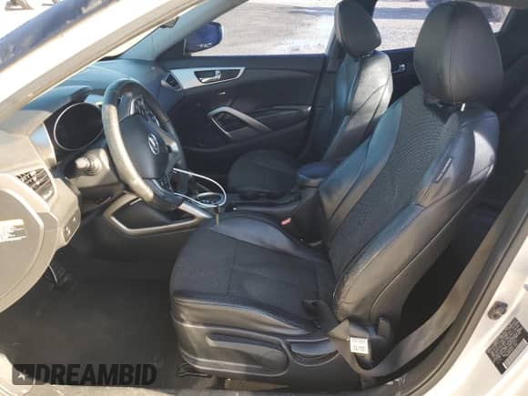 2013 Hyundai Veloster w/Black Int z VIN KMHTC6AD9DU136551, wystawiony jako Copart lot #83799205 z przebiegiem 101 623 mil mil oraz Szkoda całkowita • Salvage title. Historia ofert i sprzedaży dostępna na DreamBid. Obrazek 7.