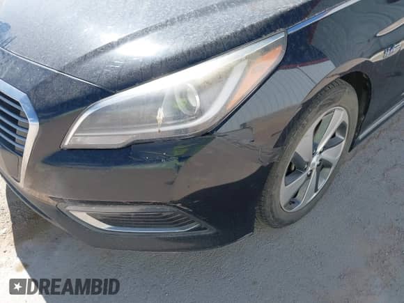 2016 Hyundai Sonata Limited with VIN KMHE34L19GA010096, listed as a IAAI auction lot 42514354 with 151,487 mi miles and . Bid and sale history available at DreamBid. Image 6.