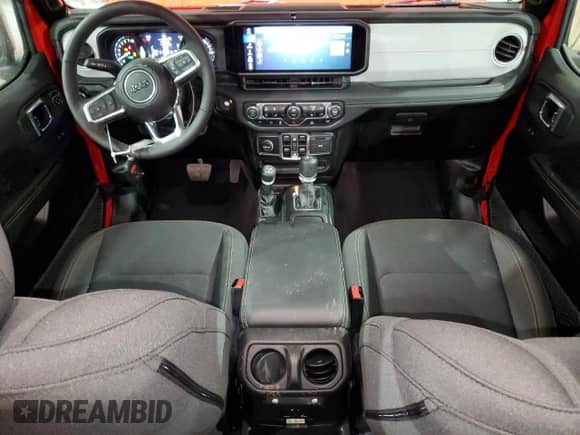 2025 Jeep Wrangler Sahara with VIN 1C4RJXP69SW583935, listed as a Copart auction lot 89681655 with 8,809 mi miles and Clean title. Bid and sale history available at DreamBid. Image 8.