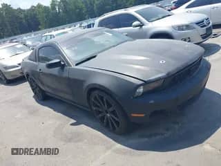 2010 Ford Mustang V6 z VIN 1ZVBP8AN2A5142509, wystawiony jako IAAI lot #43014973 z przebiegiem Nie podano mil oraz . Historia ofert i sprzedaży dostępna na DreamBid. Obrazek 1.