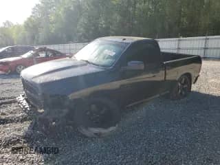 2017 Ram 1500 Express z VIN 3C6JR6AG2HG541896, wystawiony jako Copart lot #52582355 z przebiegiem 130 383 mil mil oraz Szkoda całkowita • Salvage title. Historia ofert i sprzedaży dostępna na DreamBid. Obrazek 1.