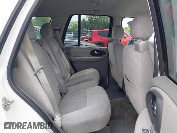 2007 Chevrolet TrailBlazer LT z VIN 1GNDT13S872290747, wystawiony jako IAAI lot #42174426 z przebiegiem 180 242 mil mil oraz . Historia ofert i sprzedaży dostępna na DreamBid. Obrazek 8.