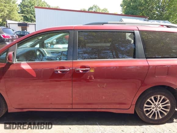 2019 Toyota Sienna XLE Auto Access Seat with VIN 5TDYZ3DC1KS975797, listed as a IAAI auction lot 42792628 with 114,290 mi miles and . Bid and sale history available at DreamBid. Image 14.