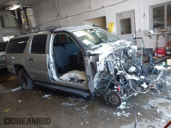 2010 Chevrolet Suburban LS с VIN 1GNUKHE30AR158386, выставлен на аукционе IAAI как лот 41569782 с пробегом Не указан миль и . История ставок и продаж доступна на DreamBid. Изображение 1.