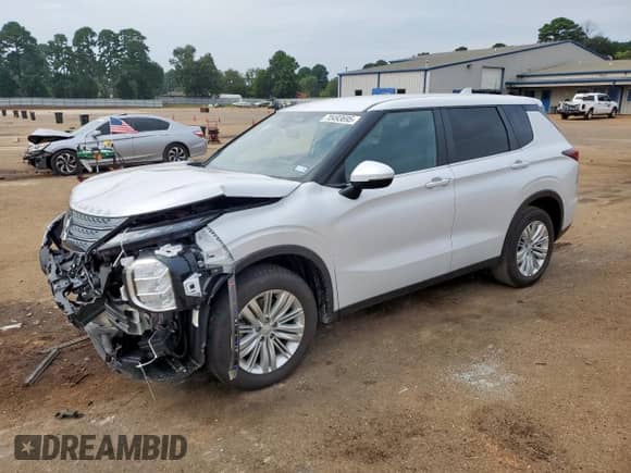 2024 Mitsubishi Outlander ES with VIN JA4J3UA88RZ003738, listed as a Copart auction lot 70493695 with 12,517 mi miles and Salvage title. Bid and sale history available at DreamBid. Image 1.