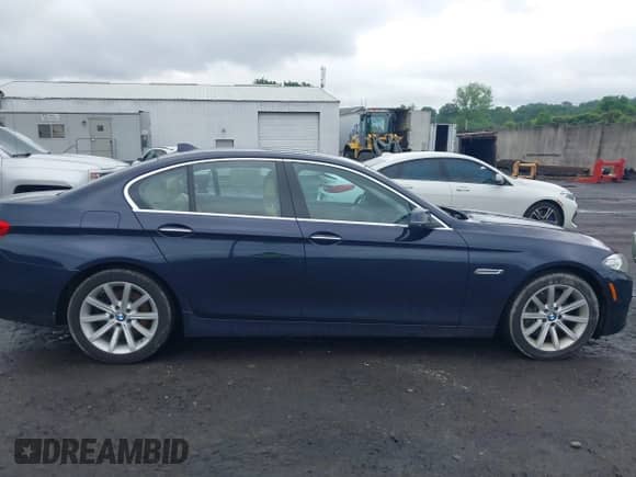 2015 BMW 5 Series 535d xDrive with VIN WBAFV3C5XFD686633, listed as a IAAI auction lot 42525595 with 125,794 mi miles and . Bid and sale history available at DreamBid. Image 13.