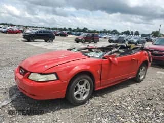 2002 Ford Mustang Deluxe z VIN 1FAFP44472F213589, wystawiony jako Copart lot #60810725 z przebiegiem Nie podano mil oraz Szkoda całkowita • Salvage title. Historia ofert i sprzedaży dostępna na DreamBid. Obrazek 1.