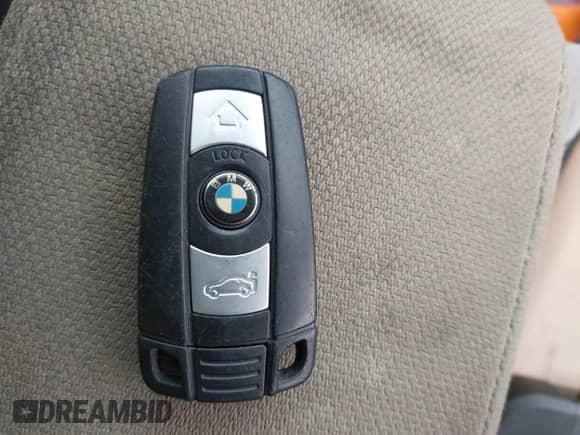 2010 BMW 3 Series 328i с VIN WBAPH5C52AA439463, выставлен на аукционе IAAI как лот 42887420 с пробегом 133 355 миль миль и . История ставок и продаж доступна на DreamBid. Изображение 11.