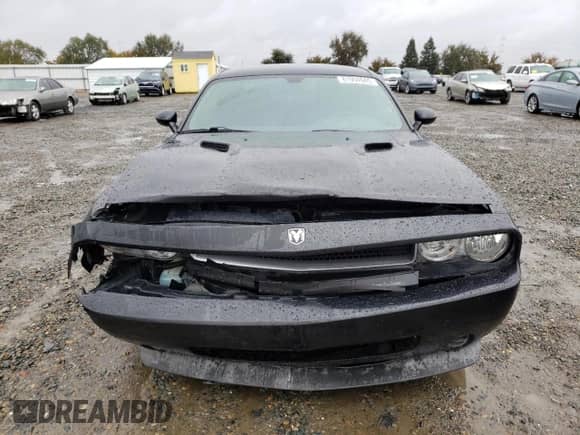 2010 Dodge Challenger SE with VIN 2B3CJ4DV9AH131157, listed as a Copart auction lot 81994945 with 109,964 mi miles and Salvage title. Bid and sale history available at DreamBid. Image 5.