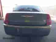 2006 Chrysler 300 C с VIN 2C3LA63H06H104852, выставлен на аукционе IAAI как лот 43110305 с пробегом 156 408 миль миль и . История ставок и продаж доступна на DreamBid. Изображение 16.