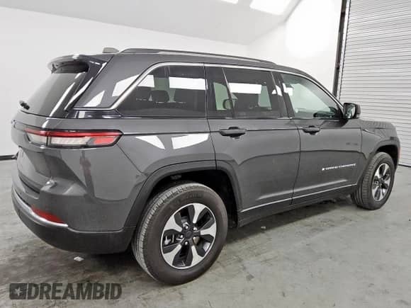 2023 Jeep Grand Cherokee с VIN 1C4RJYB60PC623938, выставлен на аукционе Copart как лот 84977155 с пробегом 54 394 миль миль и Чистый • Clean title. История ставок и продаж доступна на DreamBid. Изображение 3.