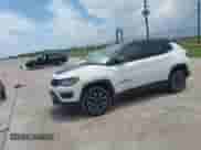2021 Jeep Compass Trailhawk z VIN 3C4NJDDB3MT520448, wystawiony jako IAAI lot #42675404 z przebiegiem 84 376 mil mil oraz . Historia ofert i sprzedaży dostępna na DreamBid. Obrazek 2.