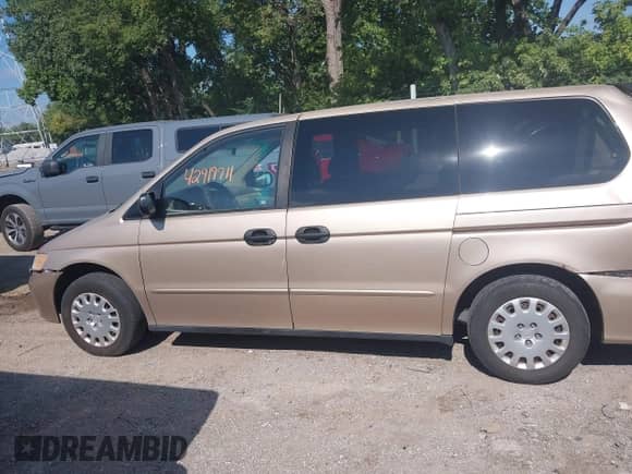 2002 Honda Odyssey LX with VIN 2HKRL18582H575649, listed as a IAAI auction lot 42919711 with 268,961 mi miles and . Bid and sale history available at DreamBid. Image 15.