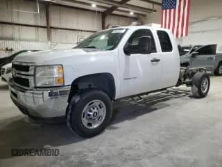 2011 Chevrolet Silverado 2500HD Work Truck с VIN 1GC2CVCGXBZ458021, выставлен на аукционе Copart как лот 88696395 с пробегом 160 162 миль миль и Списание • Salvage title. История ставок и продаж доступна на DreamBid. Изображение 1.