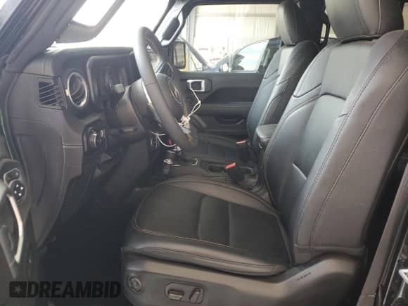 2024 Jeep Wrangler Sahara z VIN 1C4PJXEG0RW286100, wystawiony jako Copart lot #72069405 z przebiegiem 15 560 mil mil oraz Szkoda całkowita • Salvage title. Historia ofert i sprzedaży dostępna na DreamBid. Obrazek 7.