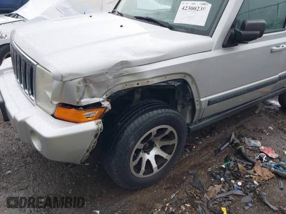 2007 Jeep Commander Sport с VIN 1J8HG48K57C632098, выставлен на аукционе IAAI как лот 42300239 с пробегом 311 738 миль миль и . История ставок и продаж доступна на DreamBid. Изображение 6.