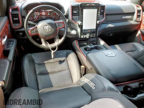 2022 Ram 1500 Rebel z VIN 1C6SRFLM7NN414619, wystawiony jako Copart lot #56697775 z przebiegiem 57 054 mil mil oraz Szkoda całkowita • Salvage title. Historia ofert i sprzedaży dostępna na DreamBid. Obrazek 8.