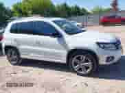 2017 Volkswagen Tiguan Sport с VIN WVGUV7AX2HW509048, выставлен на аукционе IAAI как лот 42781032 с пробегом 91 546 миль миль и . История ставок и продаж доступна на DreamBid. Изображение 13.
