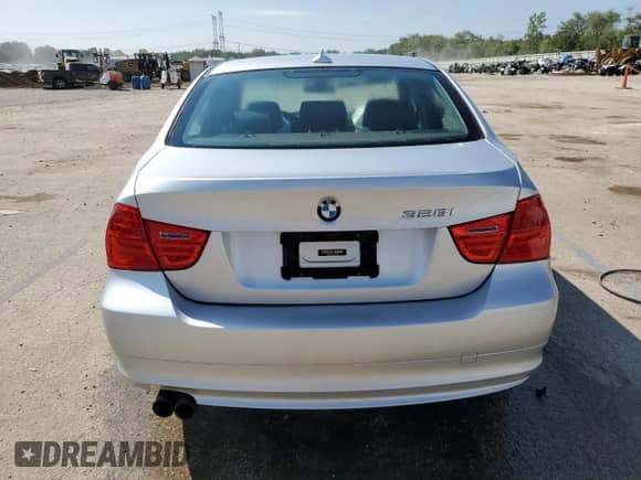 2011 BMW 3 Series 328i xDrive with VIN WBAPK7C5XBF083605, listed as a Copart auction lot 68538025 with 159,710 mi miles and Salvage title. Bid and sale history available at DreamBid. Image 6.