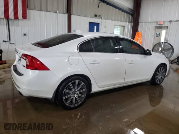 2017 Volvo S60 Inscription Platinum с VIN LYV402TM3HB146807, выставлен на аукционе Copart как лот 61412475 с пробегом 71 862 миль миль и Списание • Salvage title. История ставок и продаж доступна на DreamBid. Изображение 3.