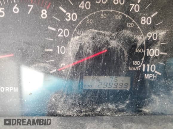 2005 Toyota Corolla LE z VIN 1NXBR32E05Z377819, wystawiony jako Copart lot #85673395 z przebiegiem 299 999 mil mil oraz Szkoda całkowita • Salvage title. Historia ofert i sprzedaży dostępna na DreamBid. Obrazek 9.