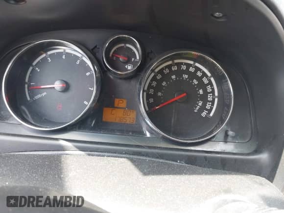 2008 Saturn VUE XE z VIN 3GSDL43N28S659844, wystawiony jako IAAI lot #42744847 z przebiegiem 178 573 mil mil oraz . Historia ofert i sprzedaży dostępna na DreamBid. Obrazek 7.