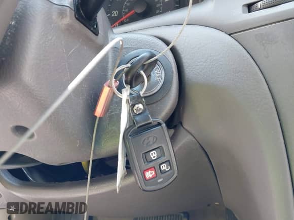 2006 Hyundai Elantra GLS z VIN KMHDN46D66U345731, wystawiony jako IAAI lot #43125755 z przebiegiem 197 615 mil mil oraz . Historia ofert i sprzedaży dostępna na DreamBid. Obrazek 11.