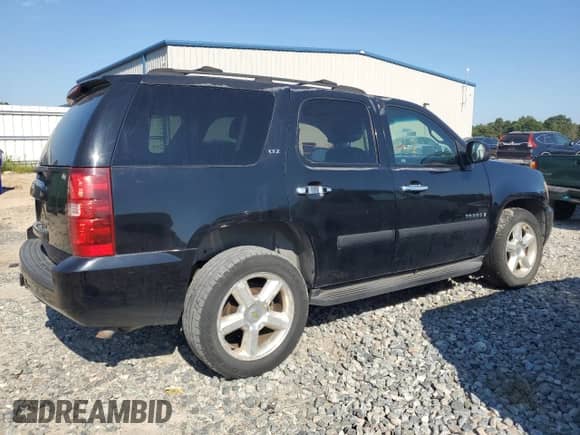 2007 Chevrolet Tahoe LT z VIN 1GNFK13017J127793, wystawiony jako Copart lot #67280845 z przebiegiem 240 332 mil mil oraz Szkoda całkowita • Salvage title. Historia ofert i sprzedaży dostępna na DreamBid. Obrazek 3.