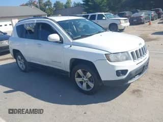 2014 Jeep Compass Latitude с VIN 1C4NJCEB3ED642937, выставлен на аукционе IAAI как лот 43228516 с пробегом Не указан миль и . История ставок и продаж доступна на DreamBid. Изображение 1.