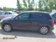 2009 Volkswagen Tiguan с VIN WVGCV75N09W511788, выставлен на аукционе IAAI как лот 42940227 с пробегом 241 331 миль миль и . История ставок и продаж доступна на DreamBid. Изображение 14.
