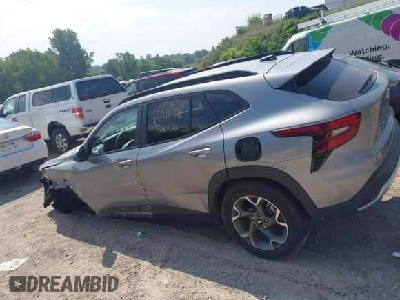 2025 Chevrolet Trax LT с VIN KL77LHEPXSC150240, выставлен на аукционе IAAI как лот 42918991 с пробегом 17 778 миль миль и . История ставок и продаж доступна на DreamBid. Изображение 13.