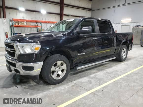 2020 Ram 1500 Tradesman z VIN 1C6RREGT1LN152782, wystawiony jako Copart lot #86513985 z przebiegiem 104 800 mil mil oraz Szkoda całkowita • Salvage title. Historia ofert i sprzedaży dostępna na DreamBid. Obrazek 1.