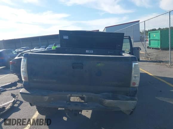 2001 Chevrolet Silverado 1500 LS с VIN 1GCEK19T41E167209, выставлен на аукционе IAAI как лот 43402917 с пробегом 333 816 миль миль и . История ставок и продаж доступна на DreamBid. Изображение 17.