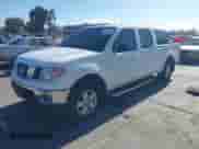2007 Nissan Frontier SE z VIN 1N6AD09U37C450276, wystawiony jako IAAI lot #43422924 z przebiegiem 183 858 mil mil oraz . Historia ofert i sprzedaży dostępna na DreamBid. Obrazek 2.