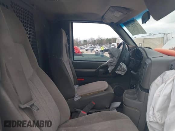 2005 Chevrolet Astro Cargo z VIN 1GCDM19XX5B131640, wystawiony jako IAAI lot #41722710 z przebiegiem 318 815 mil mil oraz . Historia ofert i sprzedaży dostępna na DreamBid. Obrazek 5.