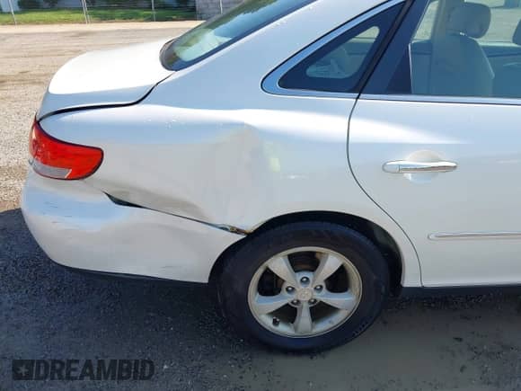 2007 Hyundai Azera GLS z VIN KMHFC46D67A189479, wystawiony jako IAAI lot #42641536 z przebiegiem 127 281 mil mil oraz . Historia ofert i sprzedaży dostępna na DreamBid. Obrazek 17.