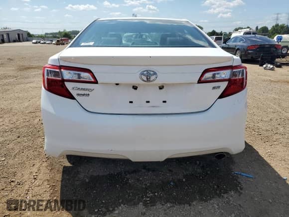 2014 Toyota Camry LE z VIN 4T1BF1FK2EU390083, wystawiony jako Copart lot #63087845 z przebiegiem 193 311 mil mil oraz Szkoda całkowita • Salvage title. Historia ofert i sprzedaży dostępna na DreamBid. Obrazek 6.