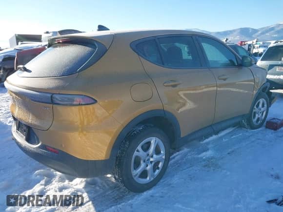 2024 Dodge Hornet GT z VIN ZACNDFAN8R3A44124, wystawiony jako IAAI lot #41565941 z przebiegiem 4 048 mil mil oraz . Historia ofert i sprzedaży dostępna na DreamBid. Obrazek 4.