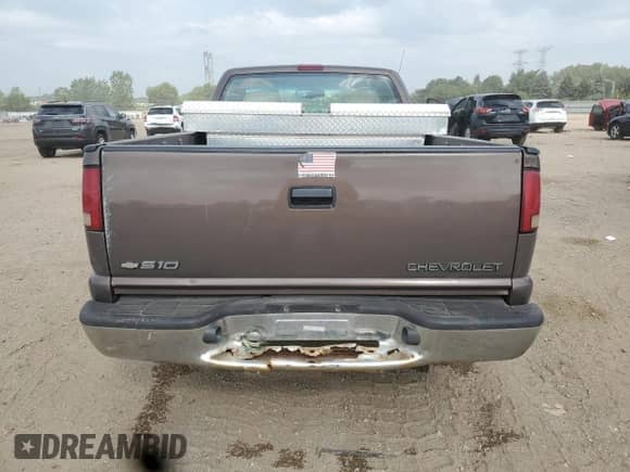 2000 Chevrolet S-10 с VIN 1GCCS1440YK189596, выставлен на аукционе Copart как лот 65407975 с пробегом 175 871 миль миль и Списание • Salvage title. История ставок и продаж доступна на DreamBid. Изображение 6.