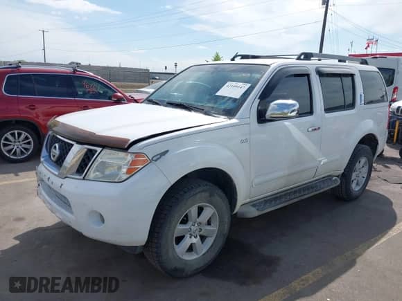 2009 Nissan Pathfinder LE z VIN 5N1AR18B19C609840, wystawiony jako IAAI lot #42109147 z przebiegiem 188 844 mil mil oraz . Historia ofert i sprzedaży dostępna na DreamBid. Obrazek 17.