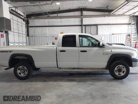 2008 Dodge 2500 SLT z VIN 3D7KS28D18G216653, wystawiony jako IAAI lot #42406684 z przebiegiem 234 371 mil mil oraz . Historia ofert i sprzedaży dostępna na DreamBid. Obrazek 13.