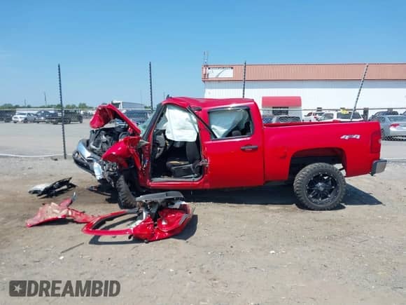 2010 Chevrolet Silverado 1500 LS with VIN 3GCRKREA9AG253953, listed as a IAAI auction lot 39794046 with Not provided miles and . Bid and sale history available at DreamBid. Image 13.