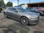 2012 Chrysler 300 S z VIN 2C3CCABGXCH279482, wystawiony jako Copart lot #80585435 z przebiegiem 166 954 mil mil oraz Nie do naprawy • Non repairable. Historia ofert i sprzedaży dostępna na DreamBid. Obrazek 4.